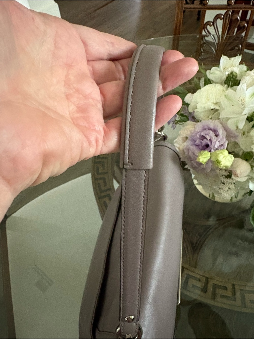 🩶🩶COACH TAYLOR DOVE GREY LEATHER FLAP SHOULDER BAG!🩶🩶 - Picture 5 of 9
